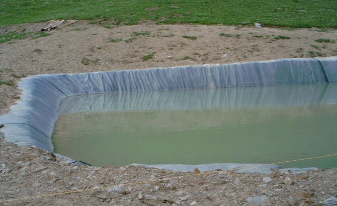 Detalle balsa con membrana geotextil. Romanzado 2011